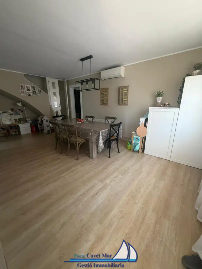Menjador de Casa adosada en venda en Cambrils amb Aire condicionat, Calefacció i Jardí privat