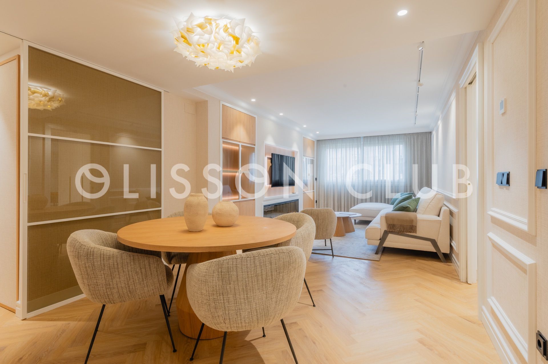 Living room of Flat for sale in  Madrid Capital  with Air Conditioner, Heating and Furnished