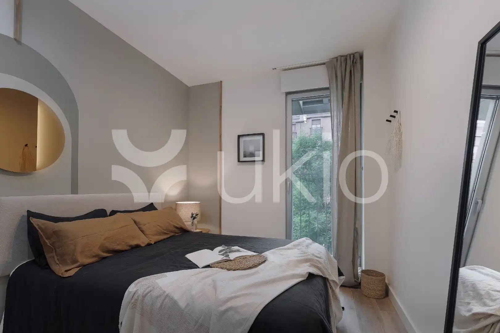 Dormitori de Apartament de lloguer en Madrid amb Aire condicionat, Calefacció i Terrassa
