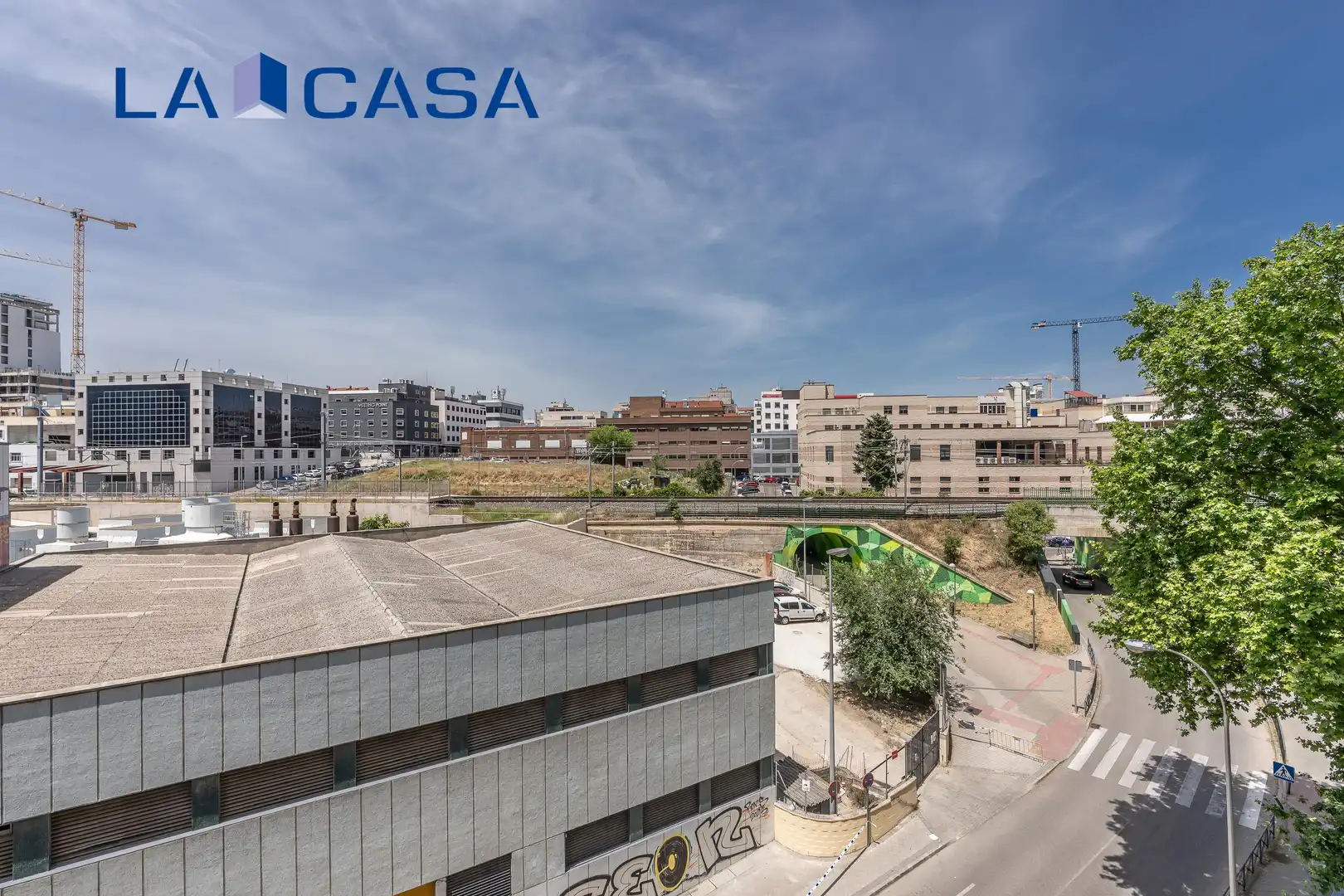 Vista exterior de Pis en venda en Madrid amb Calefacció, Terrassa i Piscina