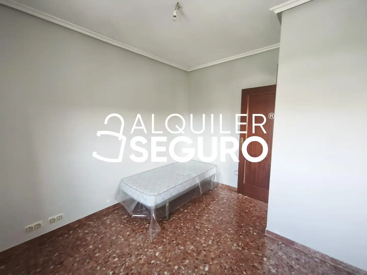 Schlafzimmer von Wohnung zur Miete in Zaragoza mit Heizung, Terrasse und Abstellraum