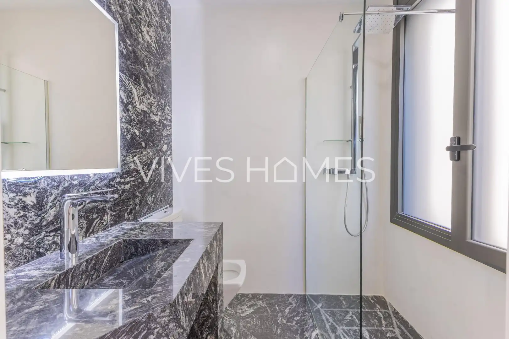 Bathroom of Houses for sale in Caldes d'Estrac  with Air Conditioner, Heating and Private garden