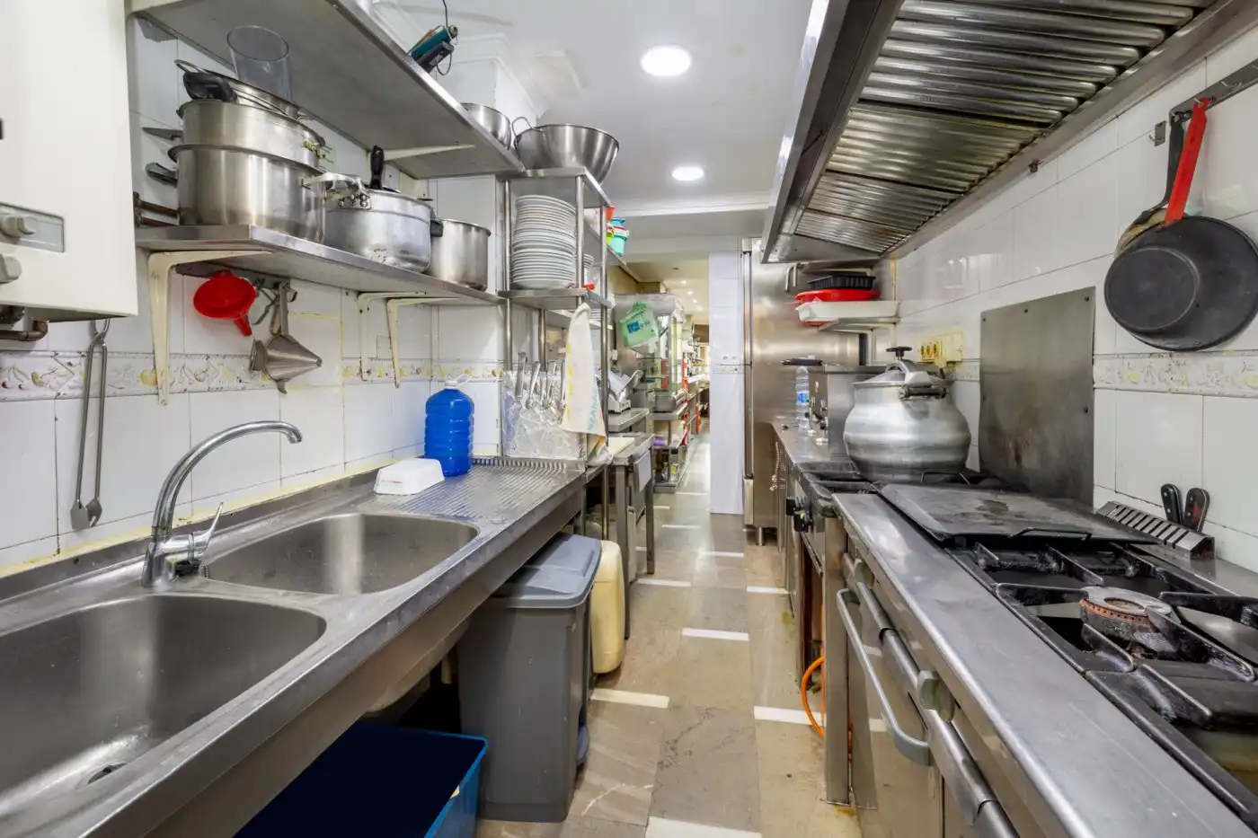 Cocina de Local en venta en Granada con Aire acondicionado y Amueblado