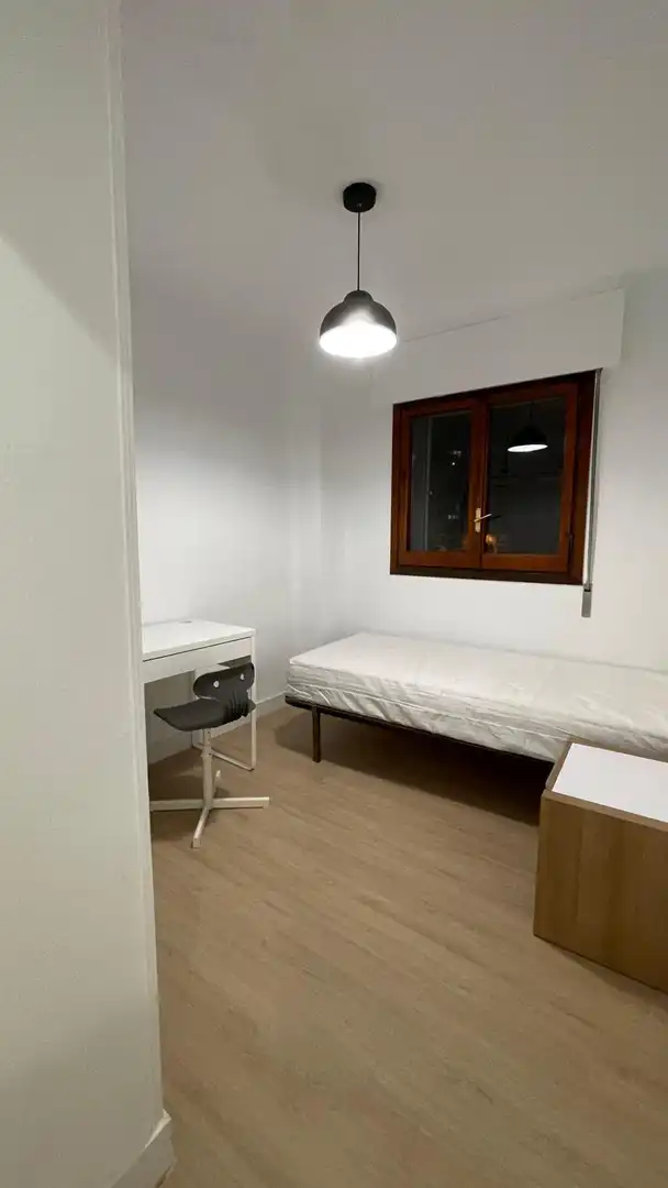 Habitación de Piso de alquiler en Málaga con Aire acondicionado, Terraza y Amueblado