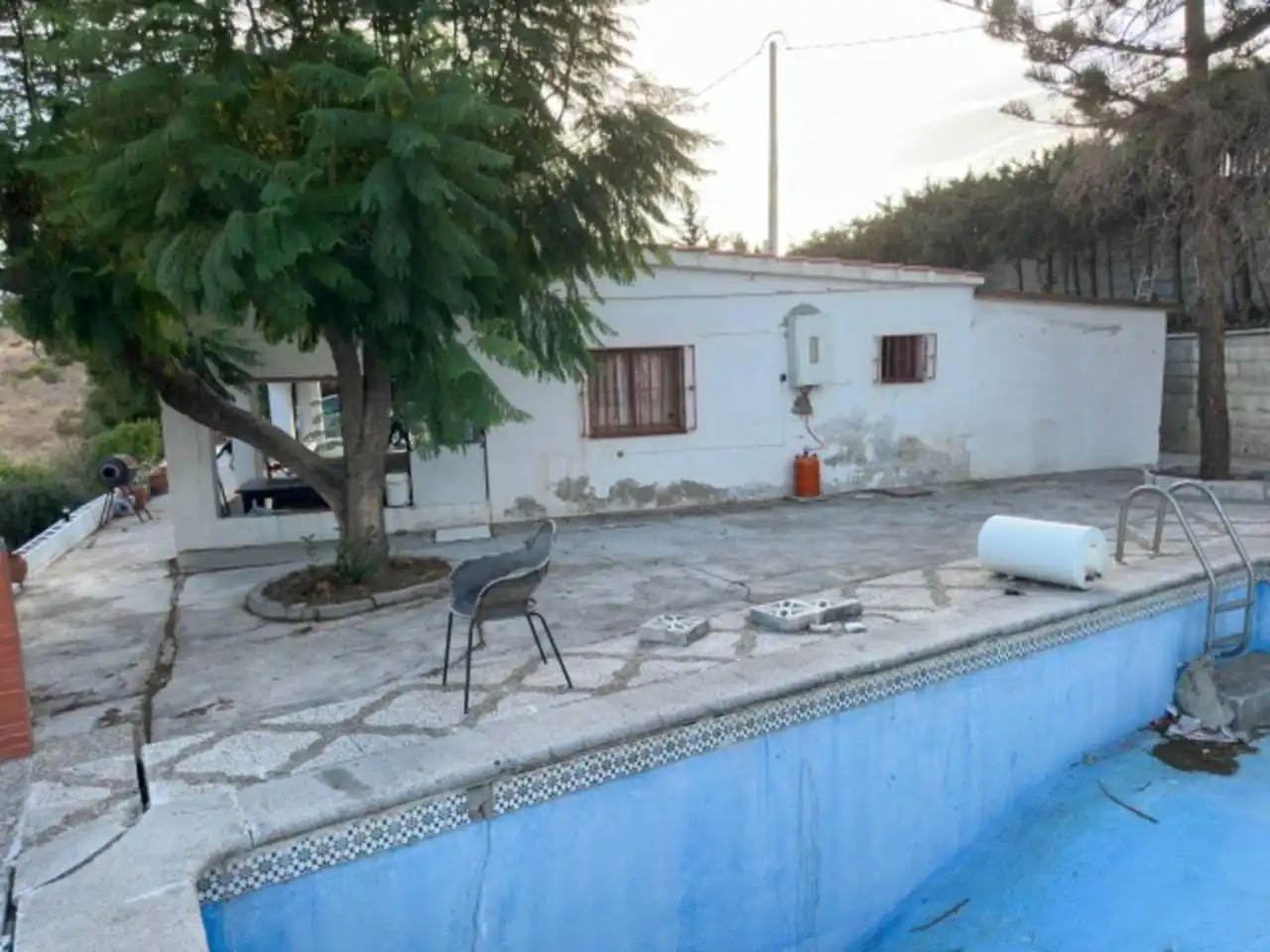 Außenansicht von Country house zum Verkauf in Estepona mit Heizung, Privatgarten und Terrasse