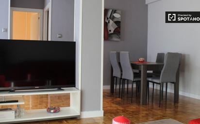 Living room of Flat to rent in  Madrid Capital  with Air Conditioner and Balcony