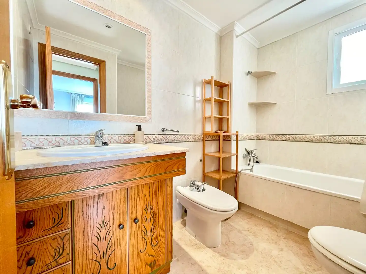 Bany de Apartament de lloguer en Cartagena amb Aire condicionat, Piscina i Moblat