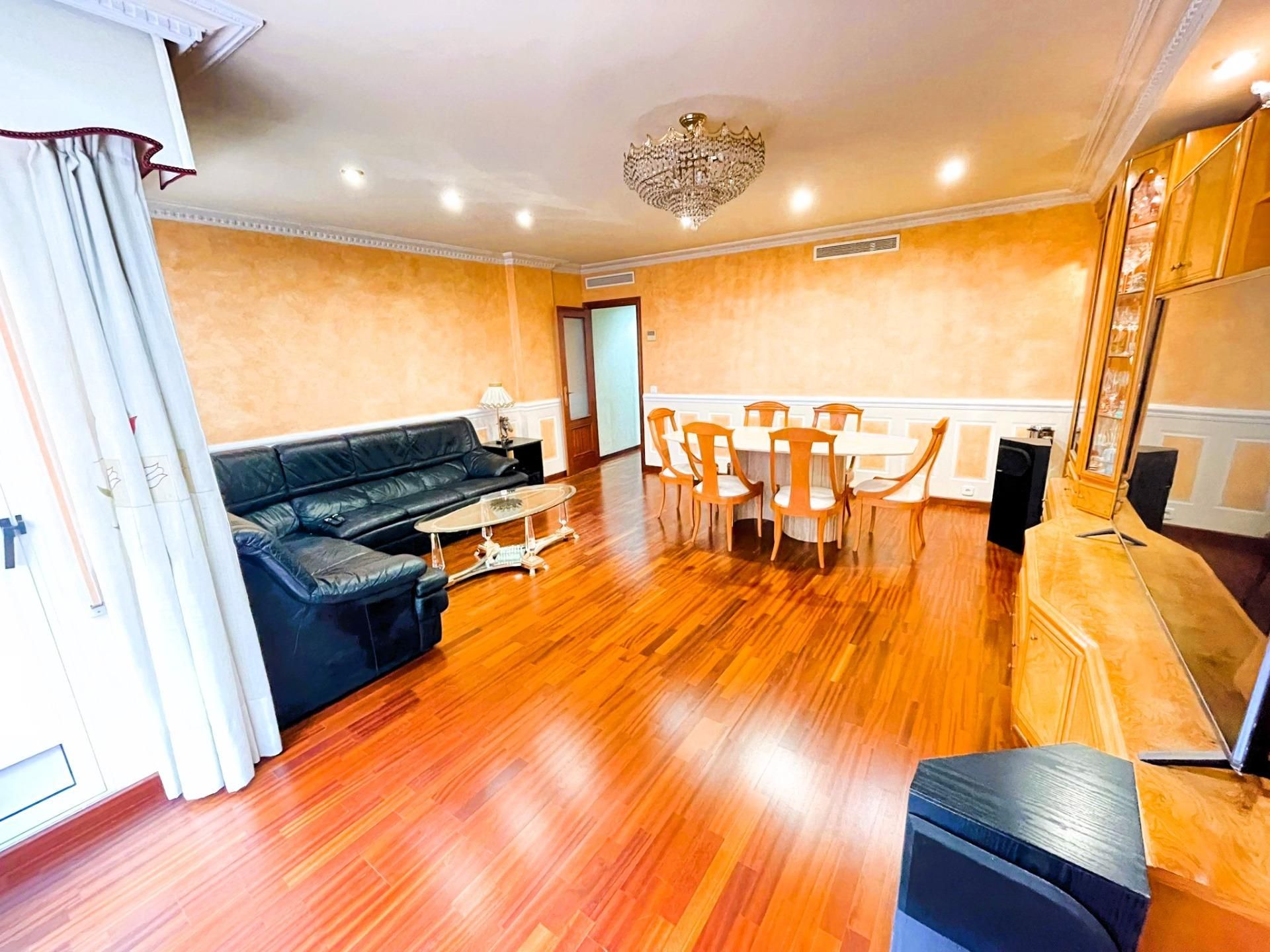 Sala de estar de Piso en venta en Paterna con Aire acondicionado, Trastero y Balcón