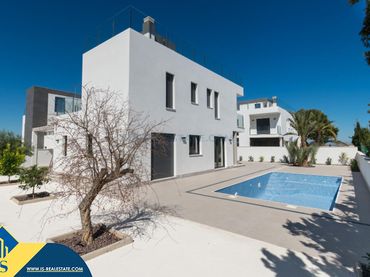 Villa avec balcon à vendre à Orihuela Costa