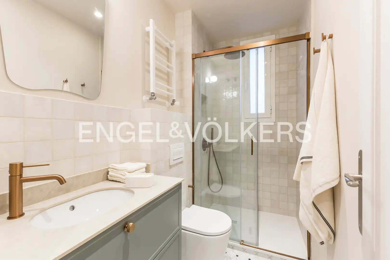 Badezimmer von Wohnung zum Verkauf in Madrid mit Klimaanlage, Heizung und Parkett
