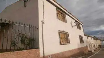 Casa aparellada en venda a Av de la Venta