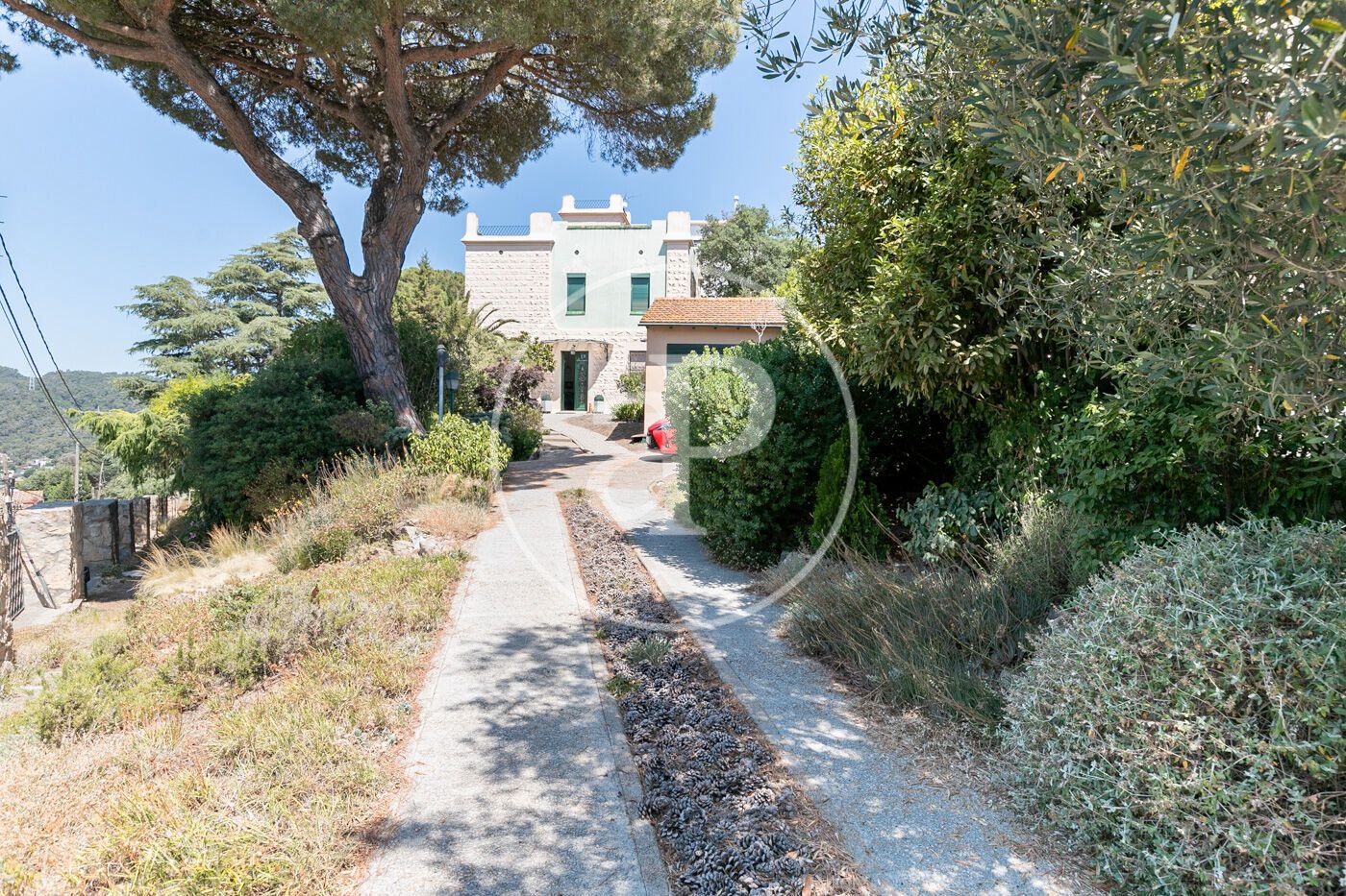 Vista exterior de Casa o xalet en venda en  Barcelona Capital amb Calefacció, Jardí privat i Terrassa
