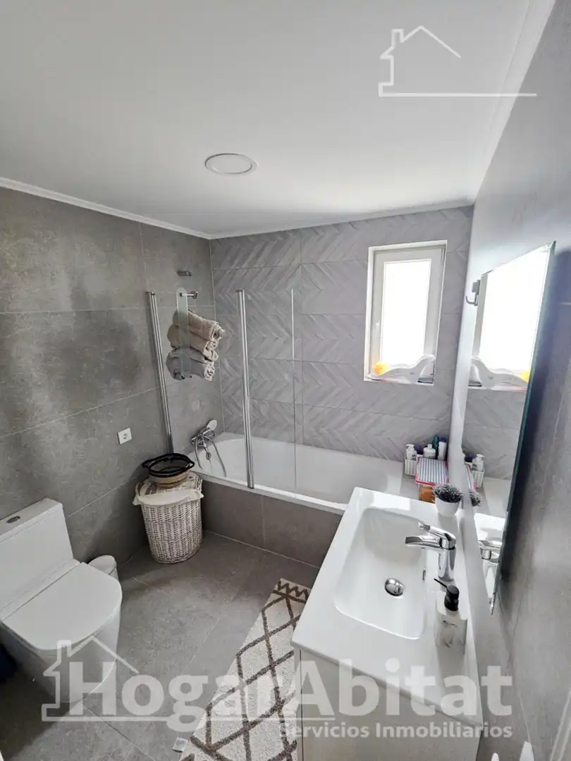 Bany de Casa o xalet en venda en Almazora / Almassora amb Aire condicionat, Terrassa i Traster