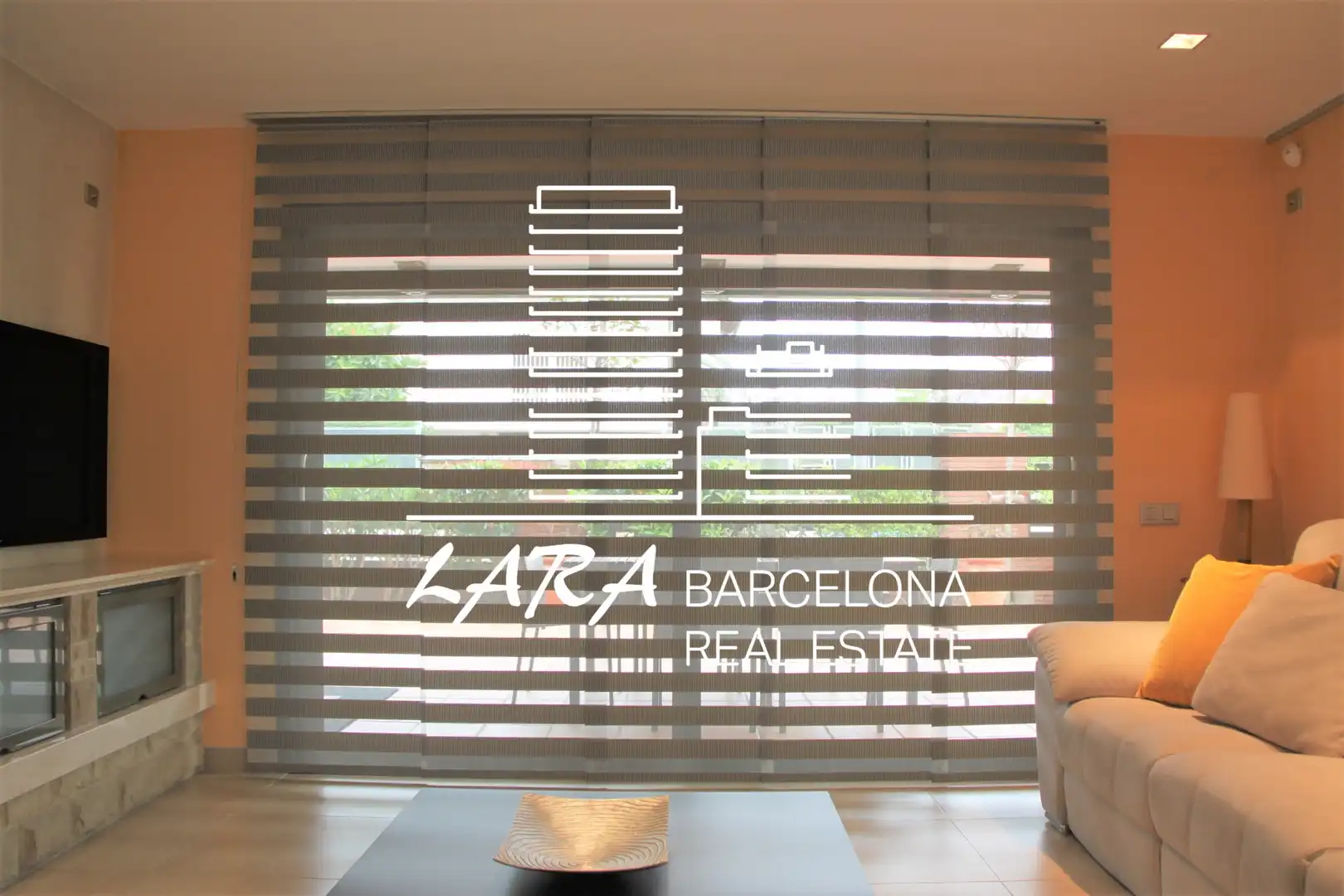 Vista exterior de Casa o chalet de alquiler con opción a compra en Viladecans con Aire acondicionado, Calefacción y Jardín privado