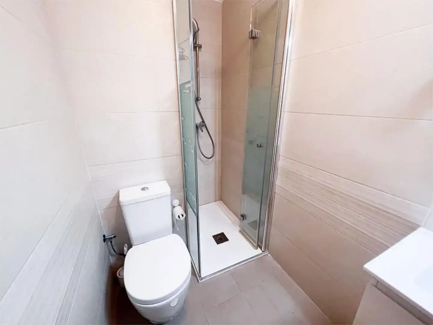 Badezimmer von Wohnungen zur Miete in Salobreña mit Schwimmbad und Balkon