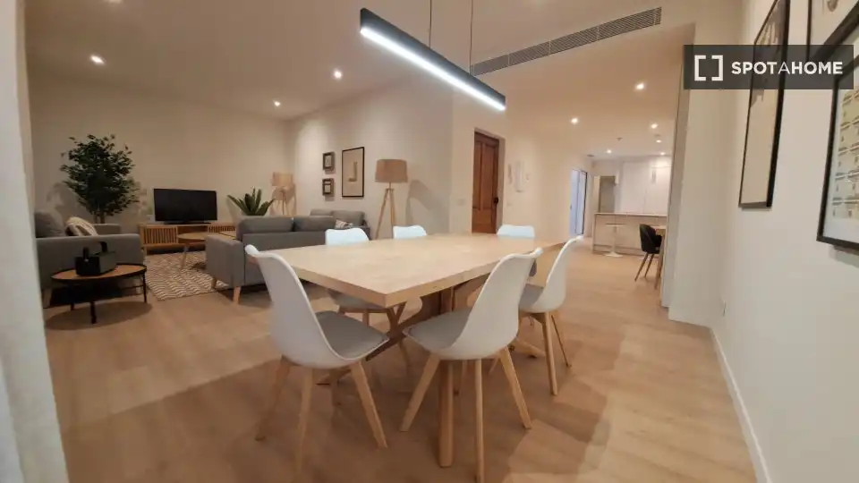 Menjador de Apartament per a compartir en  Palma de Mallorca amb Aire condicionat, Terrassa i Moblat