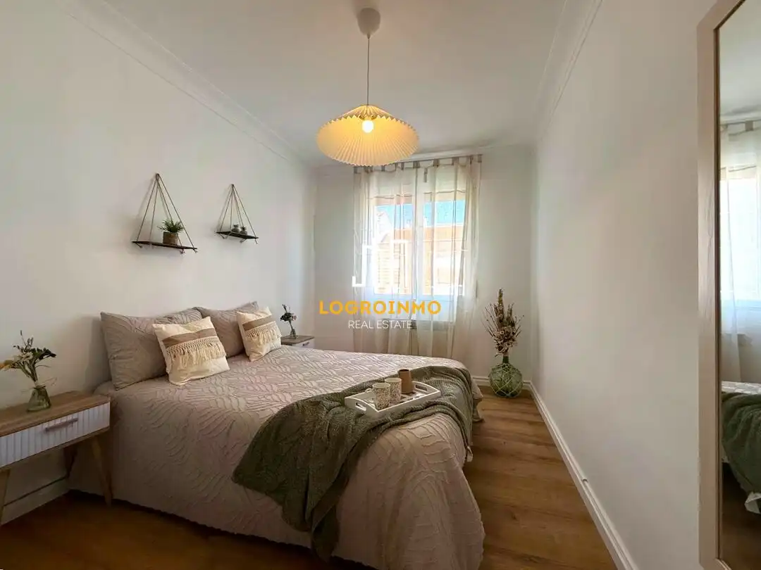 Habitación de Piso en venta en  Logroño con Calefacción, Trastero y Amueblado
