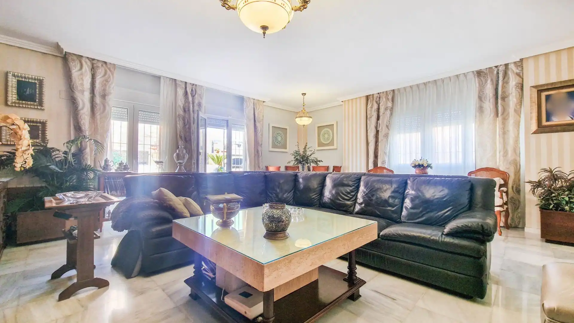 Sala d'estar de Casa adosada en venda en Badajoz amb Aire condicionat, Jardí privat i Terrassa