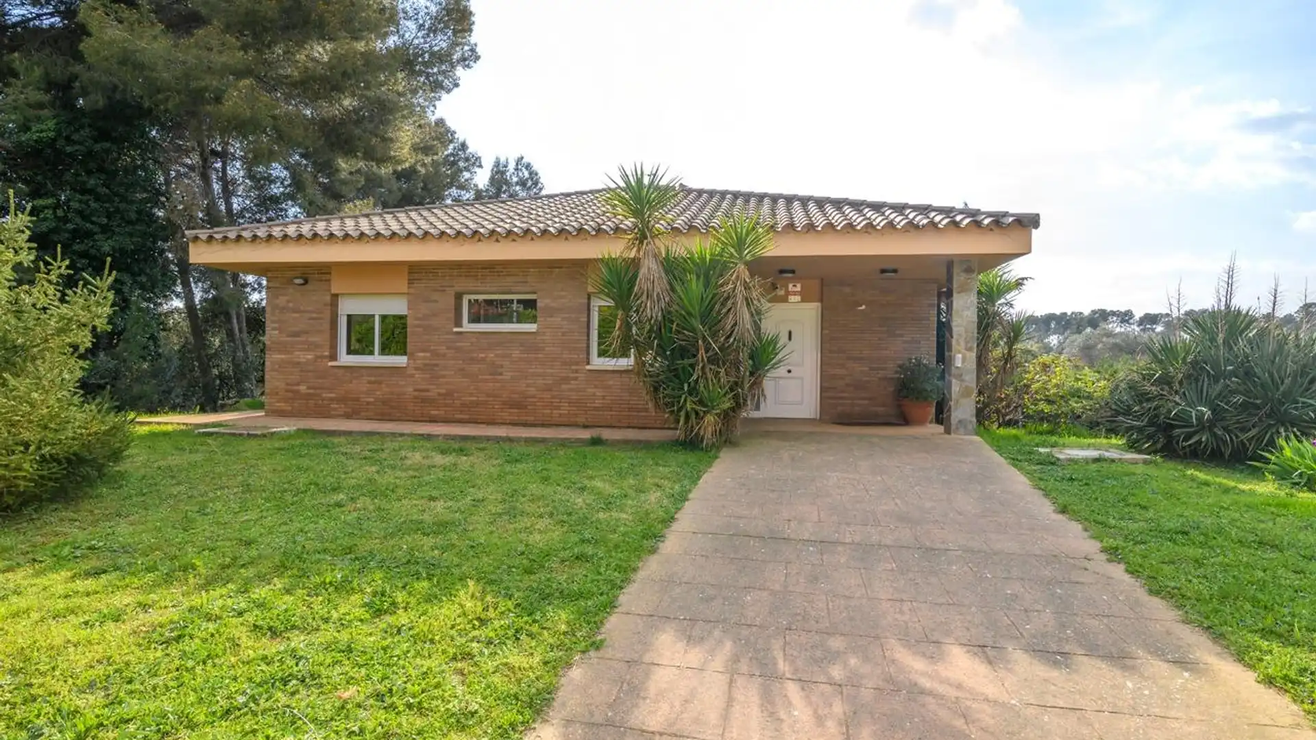 Exterior view of Houses for sale in Sabadell  with Air Conditioner, Heating and Terrace