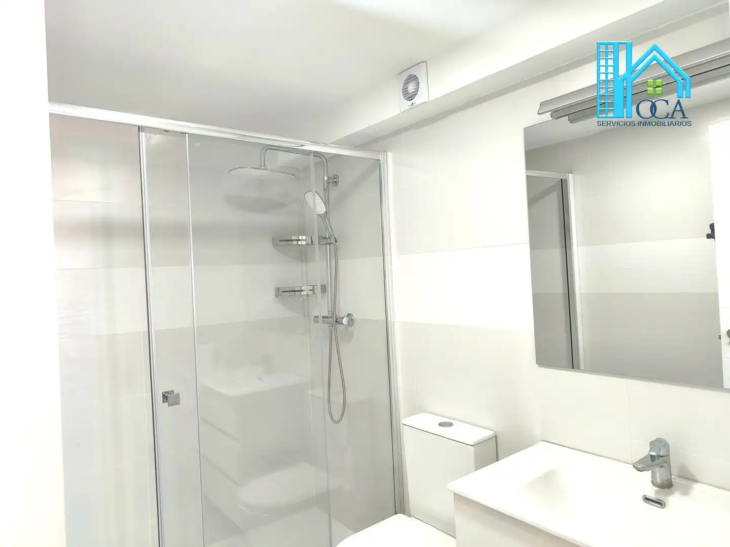 Baño de Piso en venta en Móstoles con Aire acondicionado, Jardín privado y Piscina comunitaria