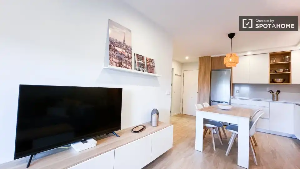 Living room of Flat for rent in Madrid  with Air Conditioner, Heating and Furnished