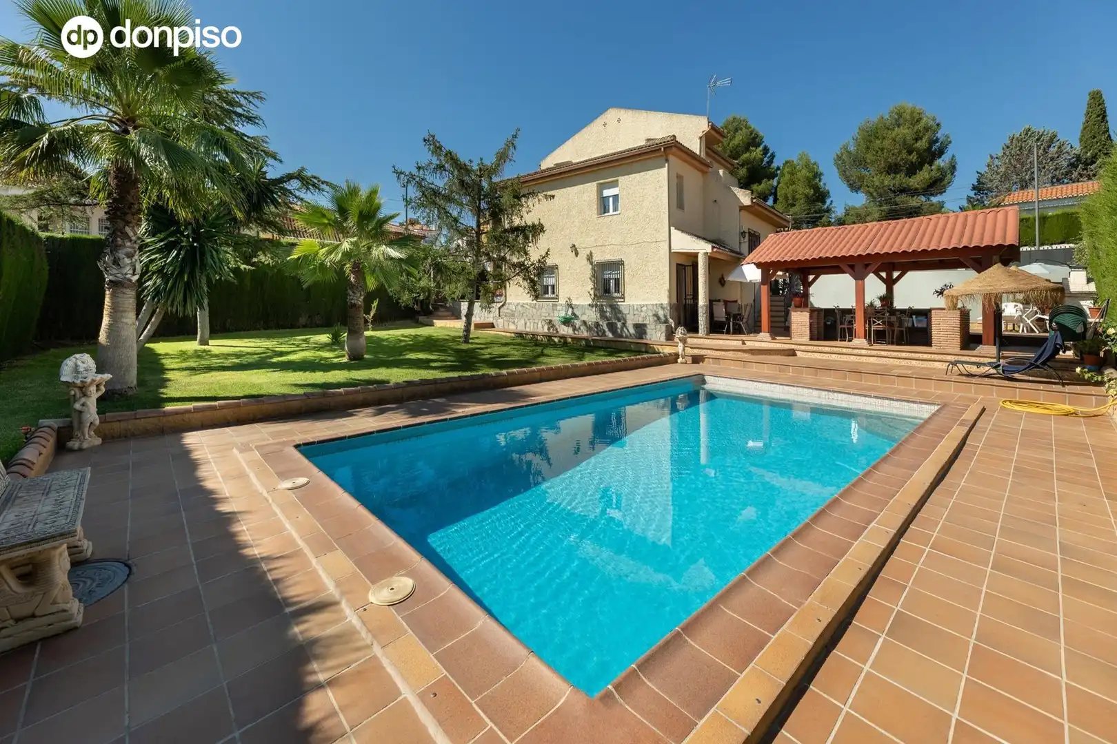 Chalet con terraza en venta en Calle Calle Alonso Cano 16, imagen 2