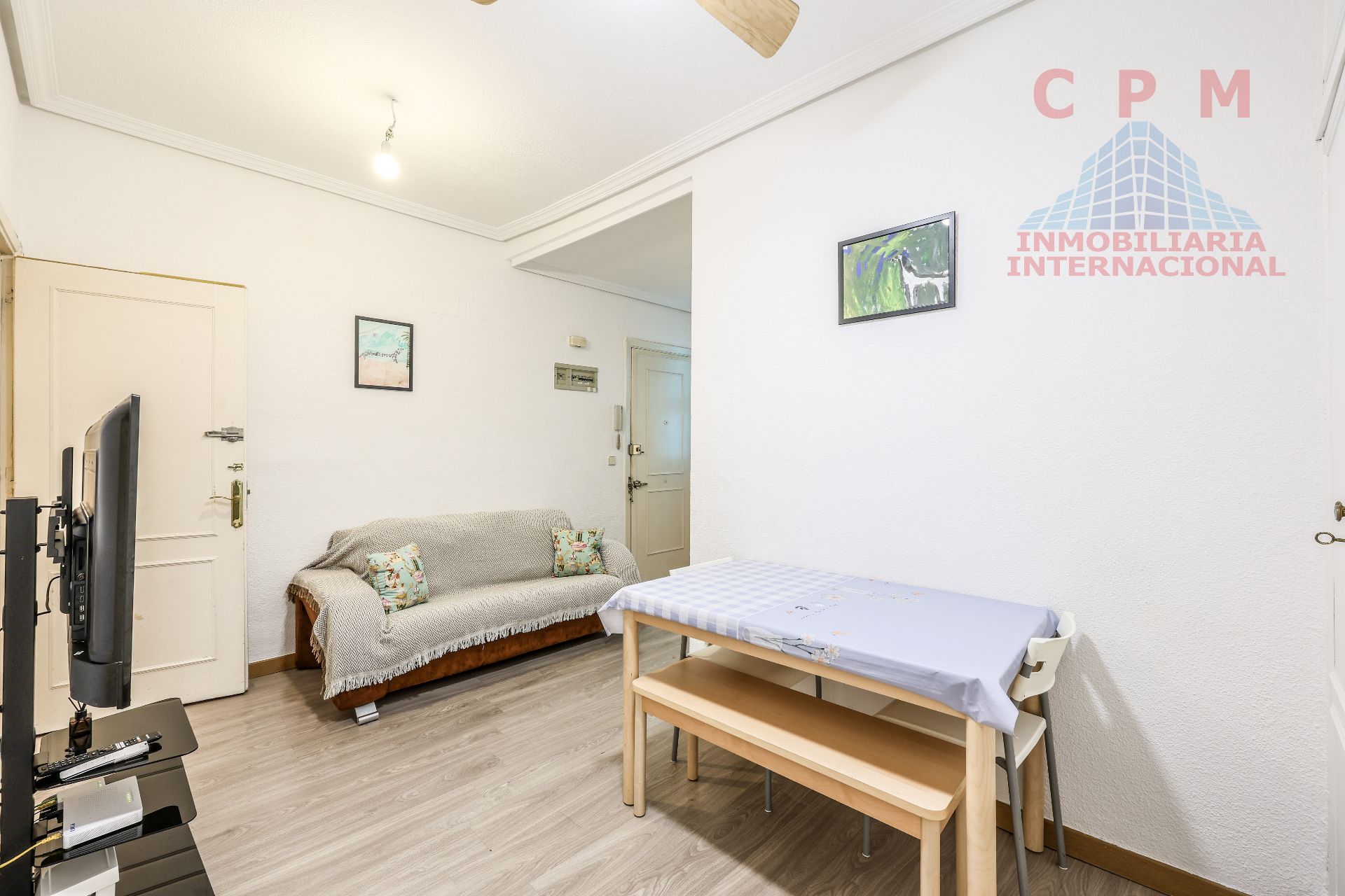 Living room of Flat to rent in  Madrid Capital  with Air Conditioner, Heating and Parquet flooring