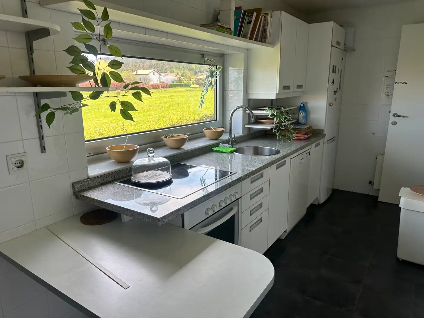Cuina de Casa o xalet en venda en Cudillero amb Calefacció, Jardí privat i Parquet