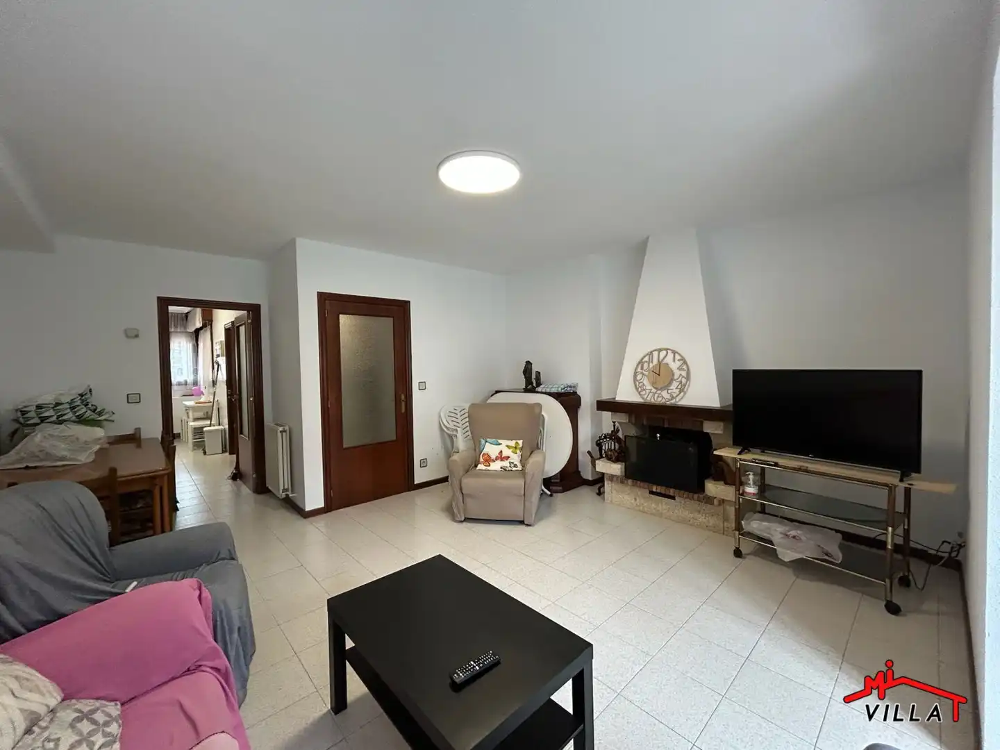 Sala d'estar de Casa adosada en venda en Laredo amb Calefacció i Terrassa