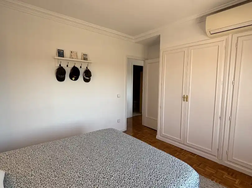 Schlafzimmer von Wohnung zur untervermieten in Madrid mit Klimaanlage, Heizung und Parkett