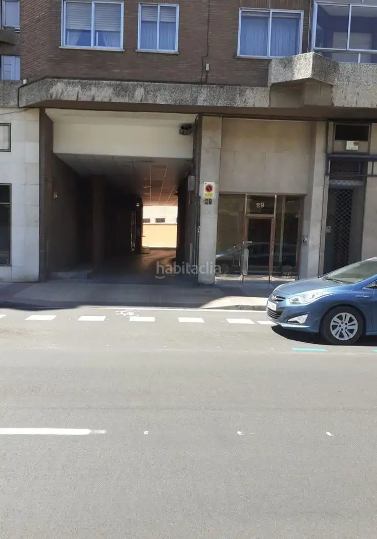 Individual de lloguer a Paseo del Hospital Militar 27b