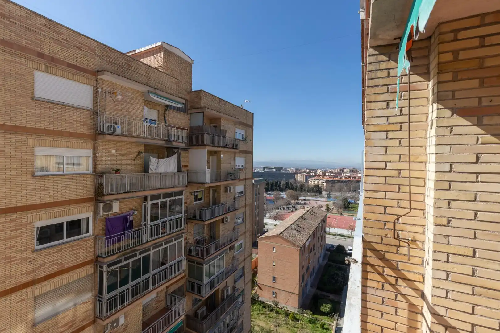 Vista exterior de Pis en venda en Granada amb Terrassa