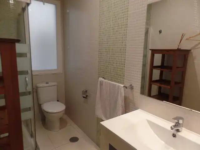 Baño de Piso en venta en Madrid con Calefacción, Horno y Lavadora
