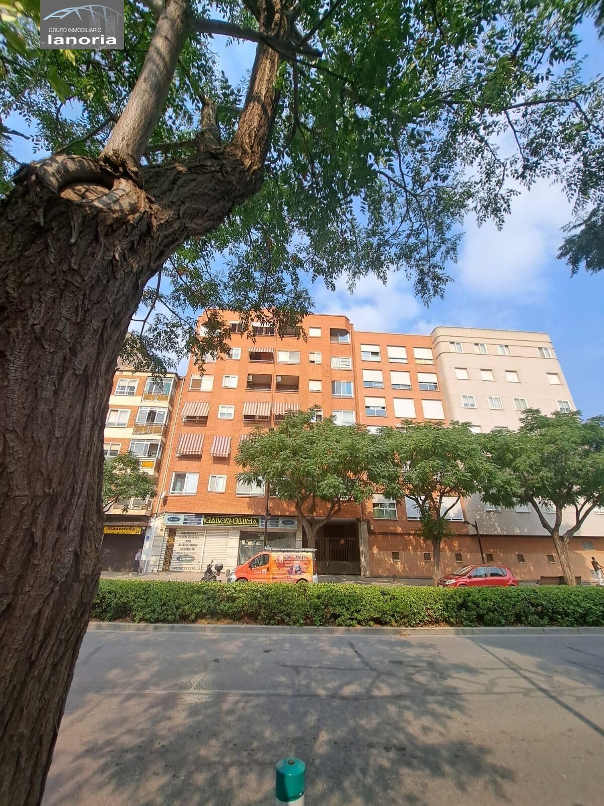 Vista exterior de Pis en venda en  Albacete Capital amb Calefacció, Traster i Balcó