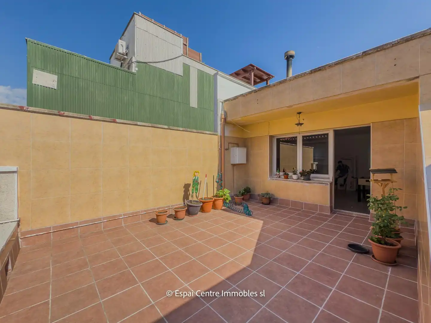 Terrasse von Einfamilien-Reihenhaus zum Verkauf in Terrassa mit Heizung und Terrasse