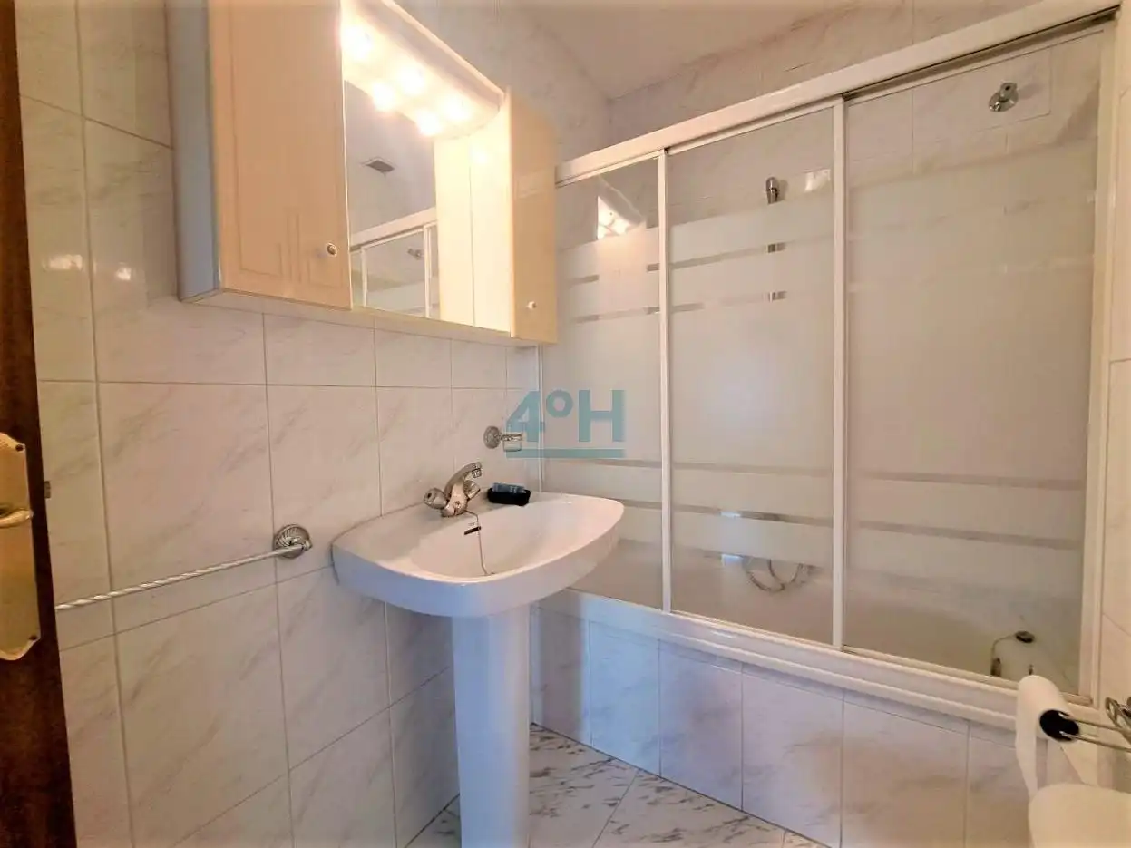 Bany de Apartament de lloguer en Barbadás amb Calefacció, Parquet i Traster