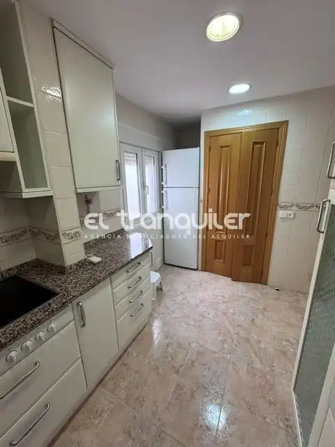 Küche von Wohnung zur Miete in Madrid mit Klimaanlage und Waschmaschine