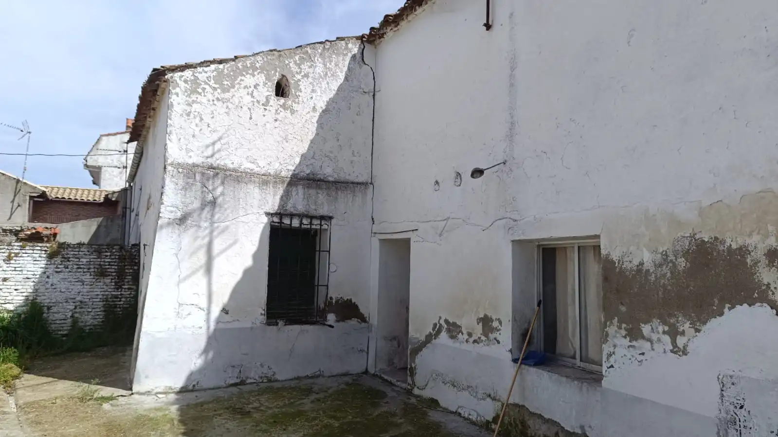Vista exterior de Casa o xalet en venda en El Casar de Escalona amb Calefacció i Jardí privat
