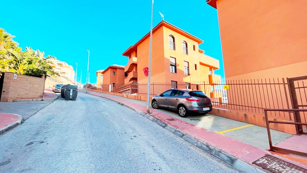 Vista exterior de Garatge en venda en Rincón de la Victoria