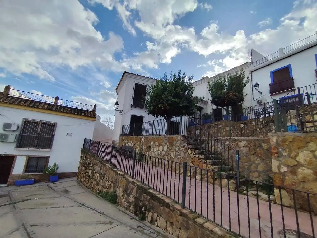Vista exterior de Edificio en venta en Almodóvar del Río con Piscina comunitaria