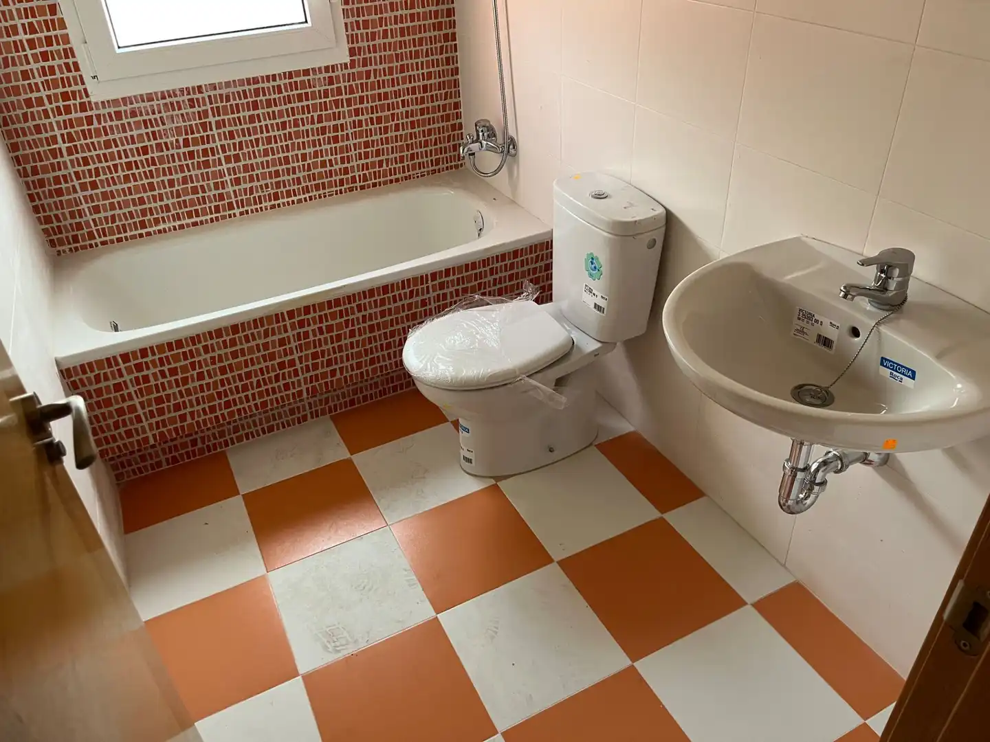 Bathroom of Houses for sale in Sanchidrián  with Private garden and Terrace