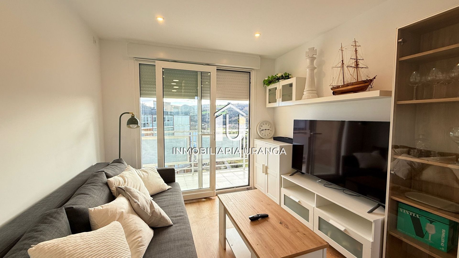 Living room of Flat for sale in Laredo  with Heating, Terrace and Furnished