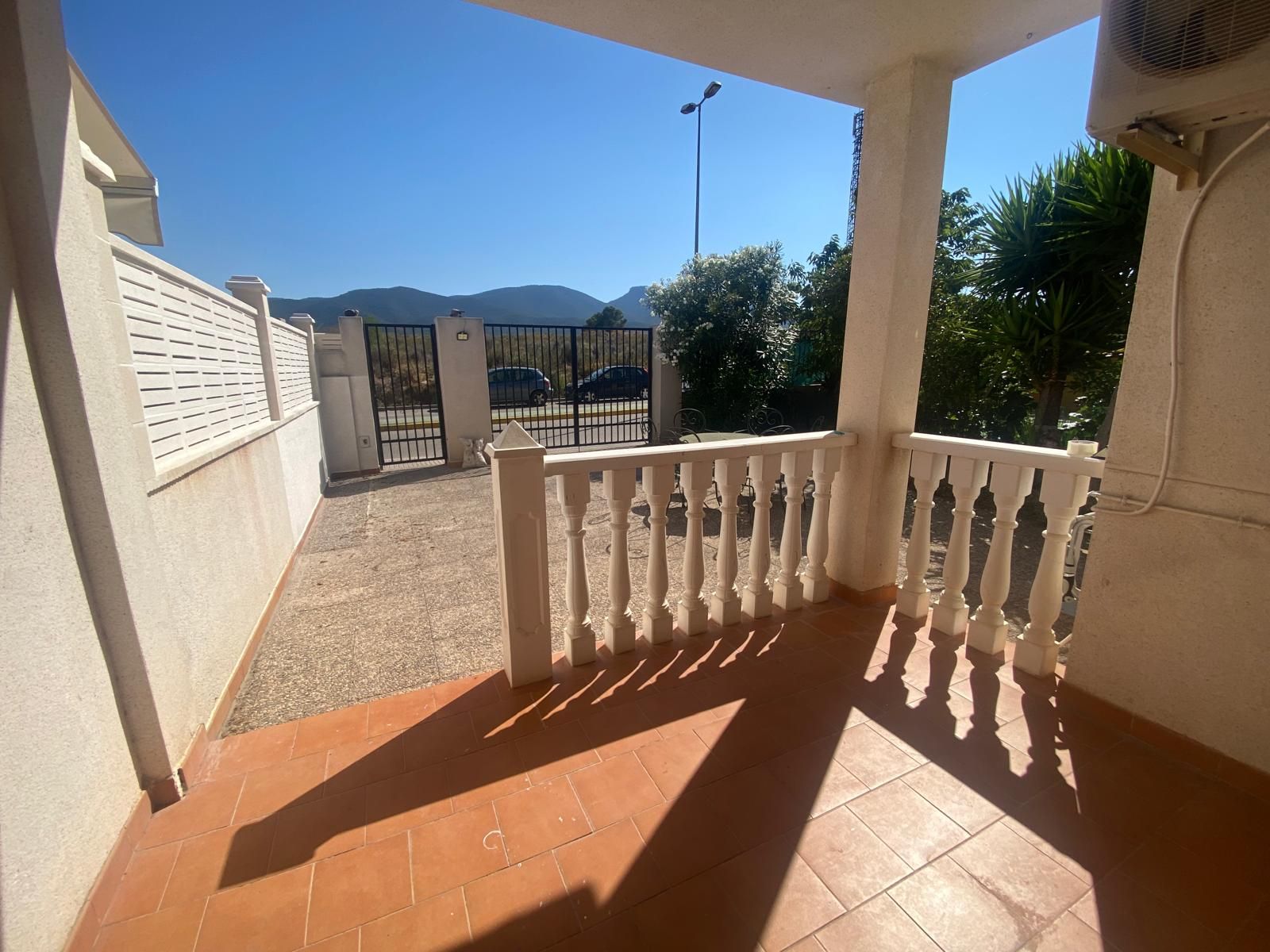 Terrassa de Casa adosada en venda en Castalla amb Aire condicionat, Jardí privat i Terrassa