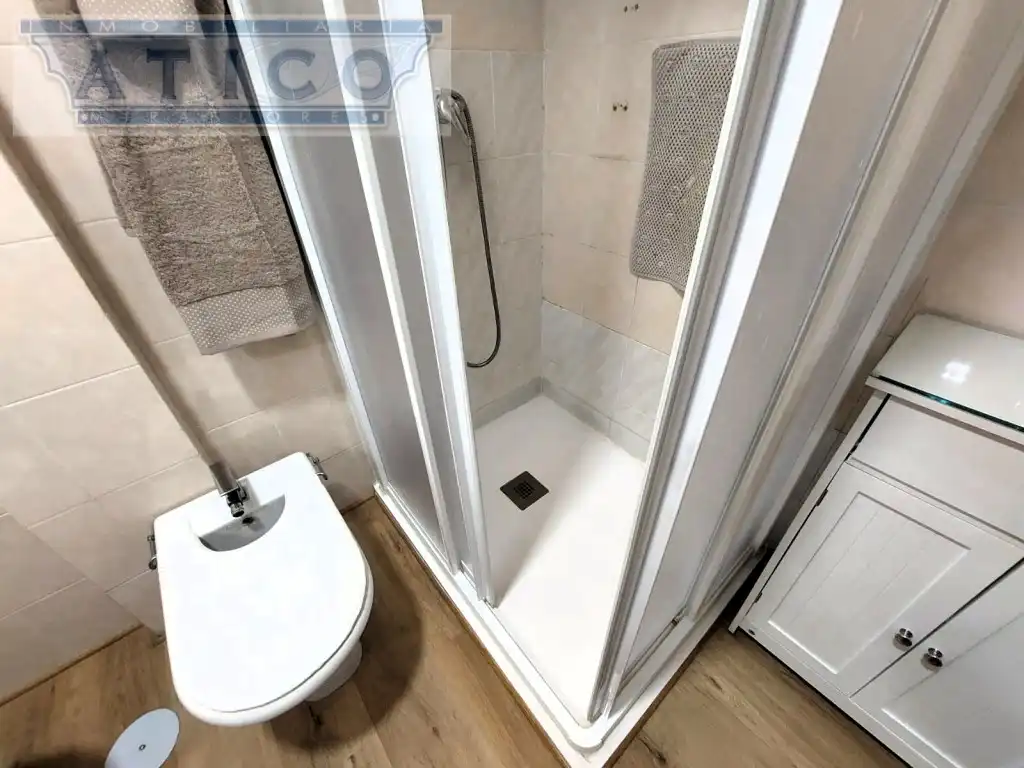 Bathroom of Flat for sale in Sevilla  with Air Conditioner