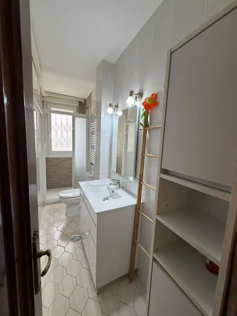 Baño de Piso de alquiler en Madrid con Aire acondicionado, Calefacción y Parquet