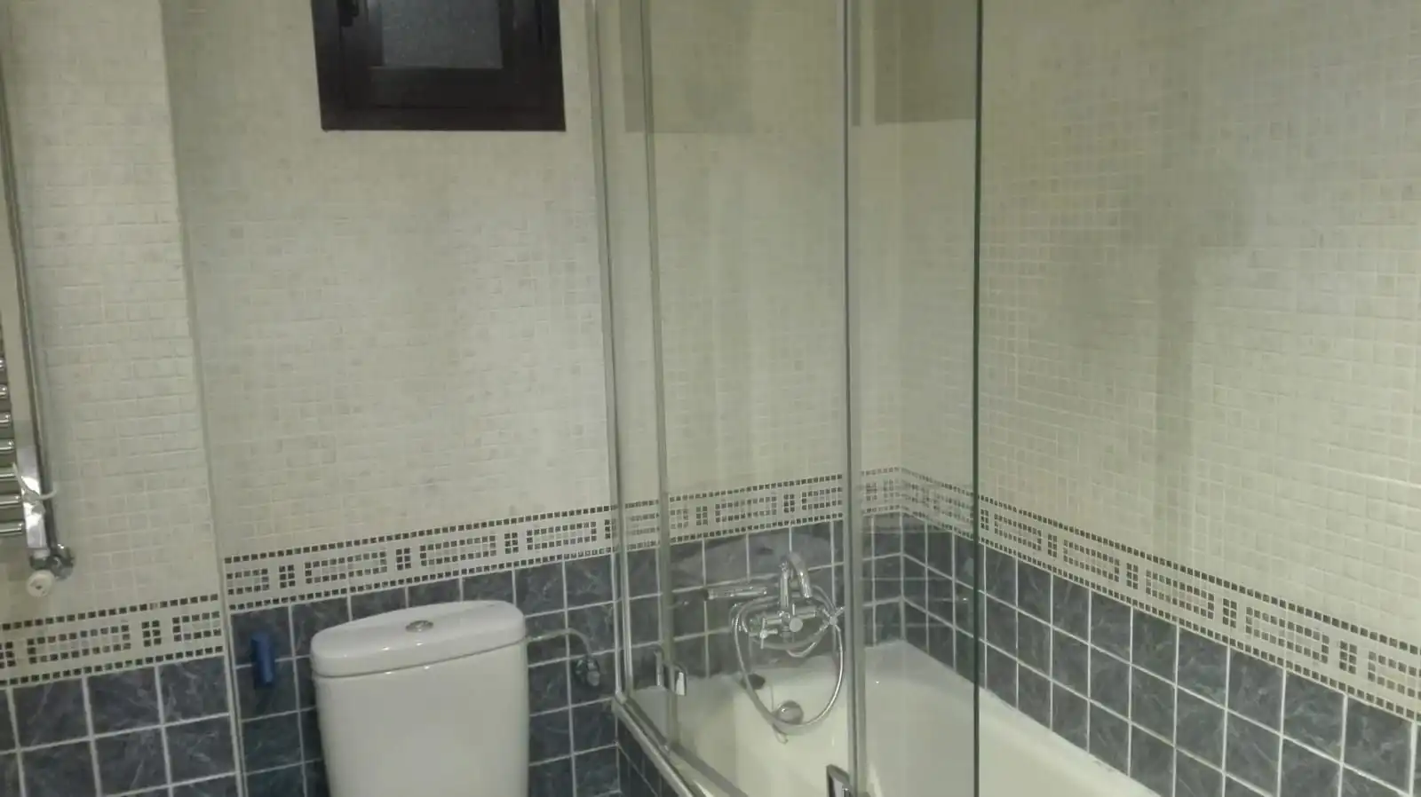 Baño de Piso de alquiler en Madrid con Aire acondicionado, Calefacción y Parquet