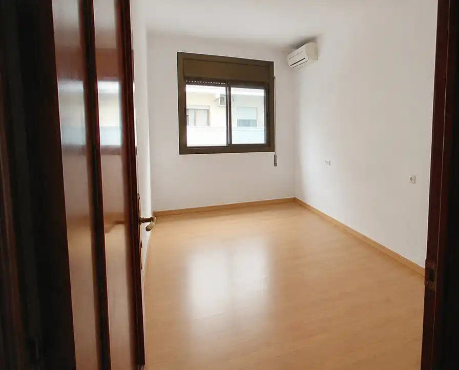 Habitación de Piso en venta en El Prat de Llobregat con Calefacción, Terraza y Amueblado