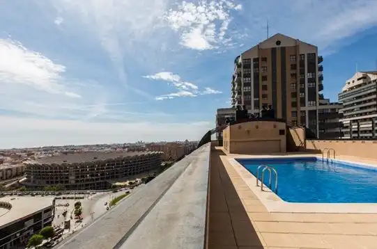Schwimmbecken von Wohnung zum Verkauf in Valencia mit Klimaanlage, Heizung und Balkon