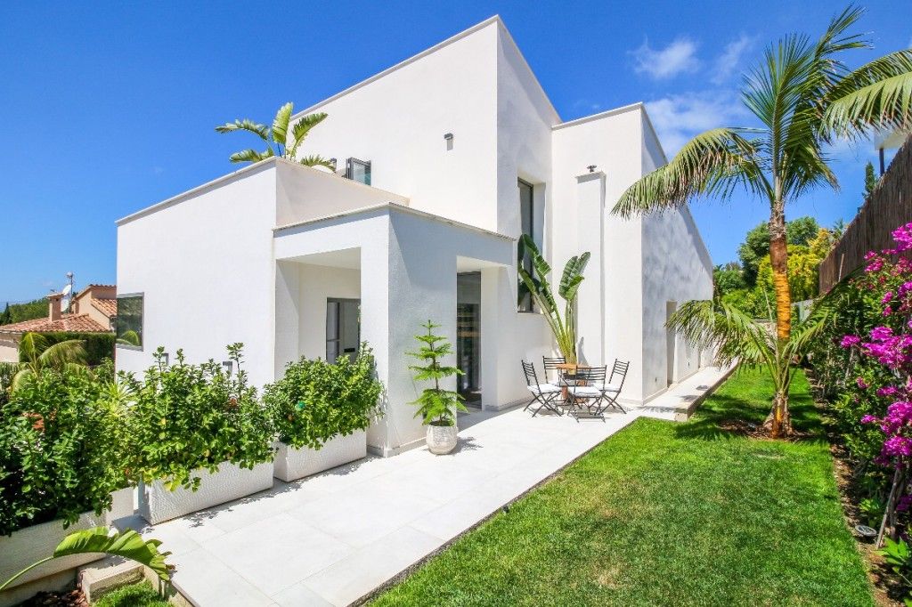 Exterior view of House or chalet for sale in Alcúdia  with Air Conditioner, Heating and Private garden