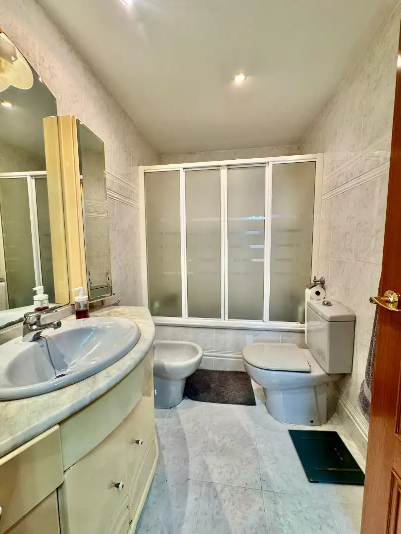 Badezimmer von Wohnung zum Verkauf in Valencia mit Klimaanlage
